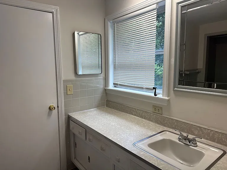 1115 Woodburn Rd — Photo 13
