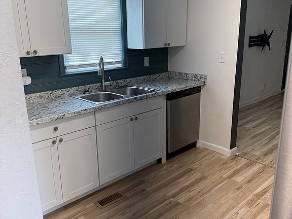 5th image of 3612 Essex Cir