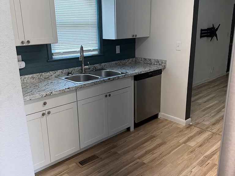3612 Essex Cir — Photo 5