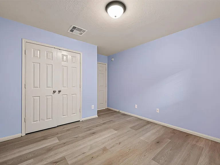 28207 Chalet Park Dr — Photo 26