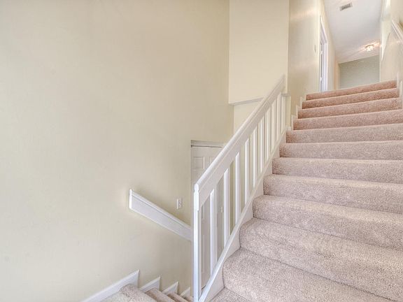 4th image of 404 Sea Oats Dr APT F