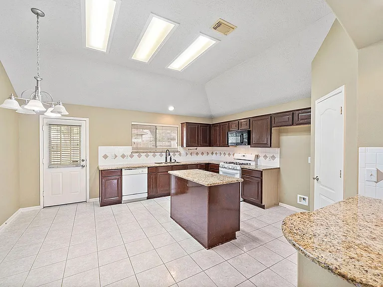 17110 Ginger Fields Ln — Photo 3