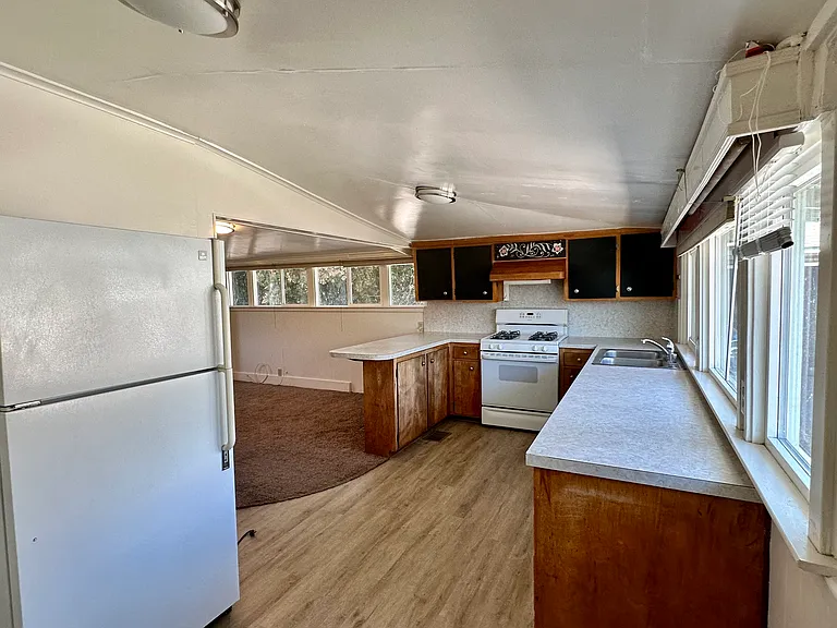 17265 Walnut Ave — Photo 4