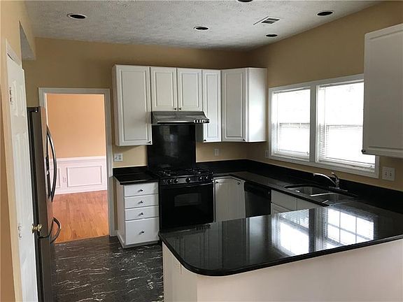 3rd image of 4204 Berwick Farm Dr