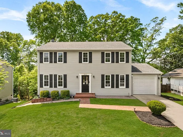 9361 Tartan View Dr, Fairfax, VA 22032