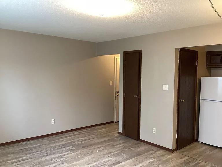 York Villa Apartments — Photo 11