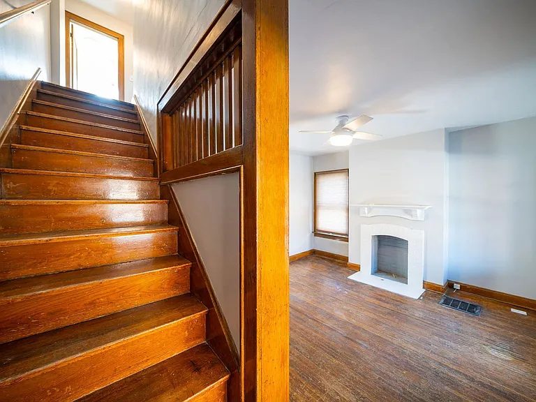 93 Wilber Ave — Photo 6