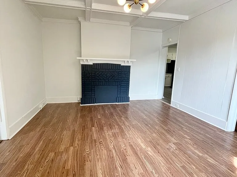 102 South Broadway — Photo 10