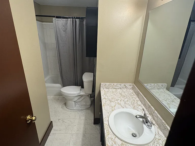 508 W Briarwood Ln — Photo 9