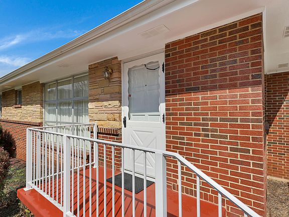 4th image of 111 Passons Rd