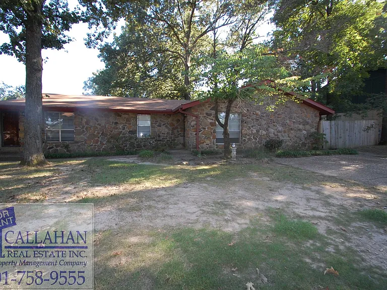 6102 North Woodview — Photo 1