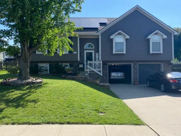 1217 NE Applewood St, Lees Summit, MO 64086