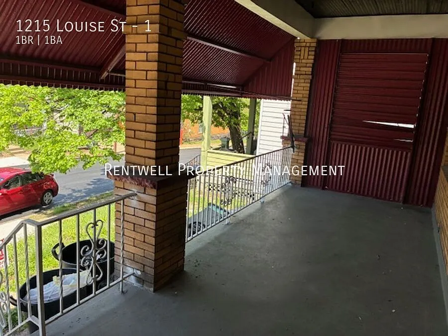 Building Photo - 1215 Louise St #1