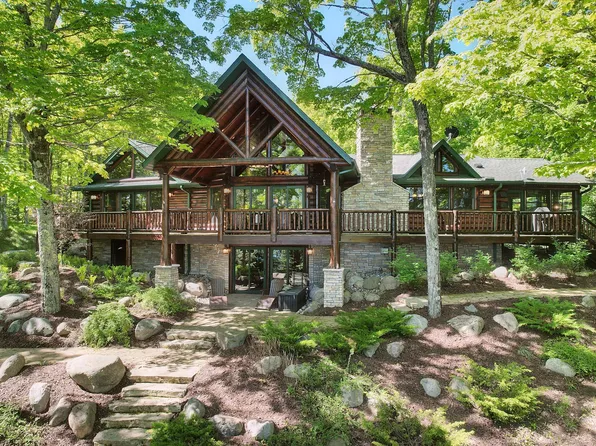 16614 Baker Ln, Eagle River, WI 54521