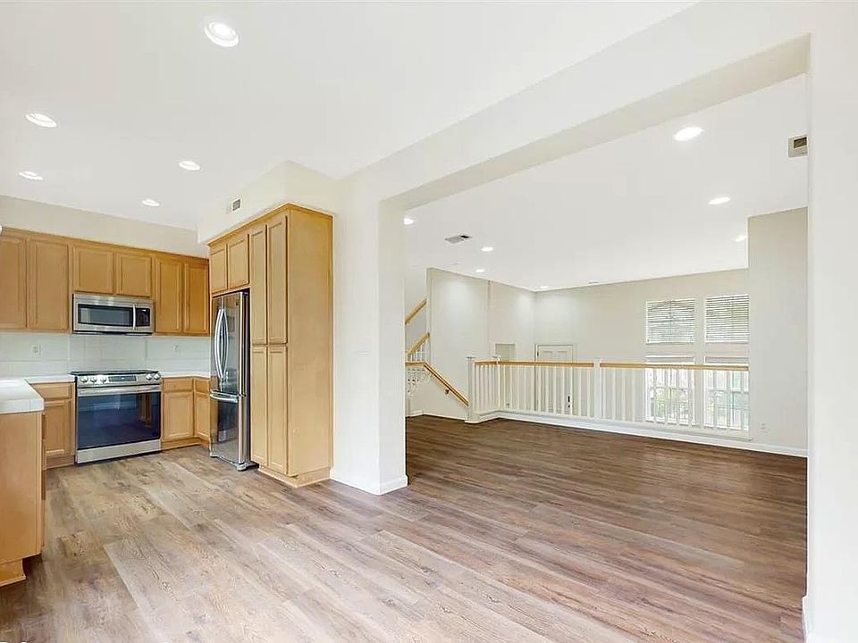 2nd image of 846 Foxworthy Ave