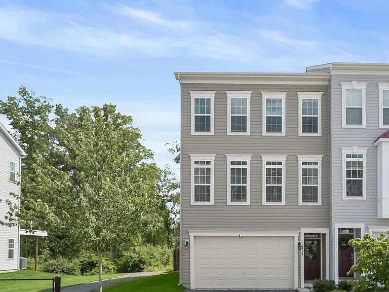 212 Upper Brook Ter — Photo 1