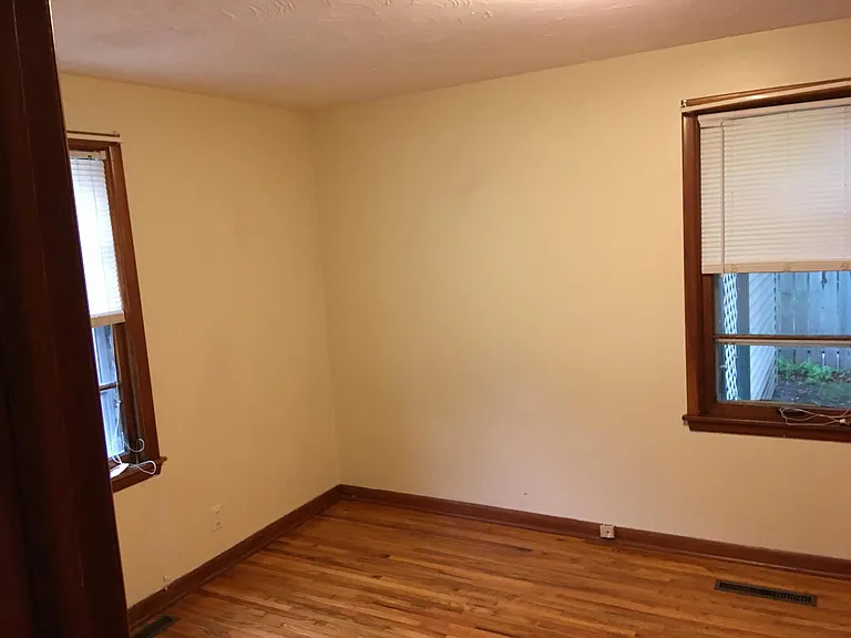 222 Van Brunt St — Photo 18