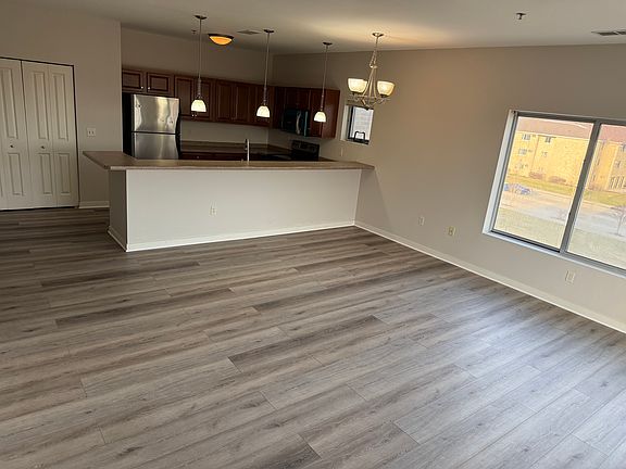 3rd image of 3540 Library Dr