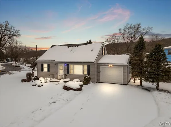 212 Kramer Dr, Syracuse, NY 13207