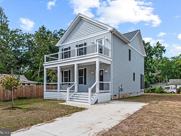 3rd image of 207 Lincoln