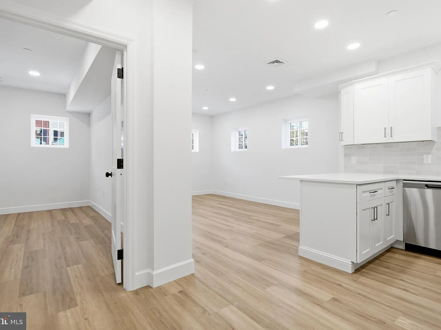 1 bed, 750 sqft, $2,400 — Photo 3