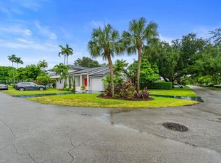 600 Nightingale Ave, Miami Springs, FL 33166