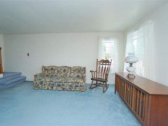 4th image of 76 Linden Ave