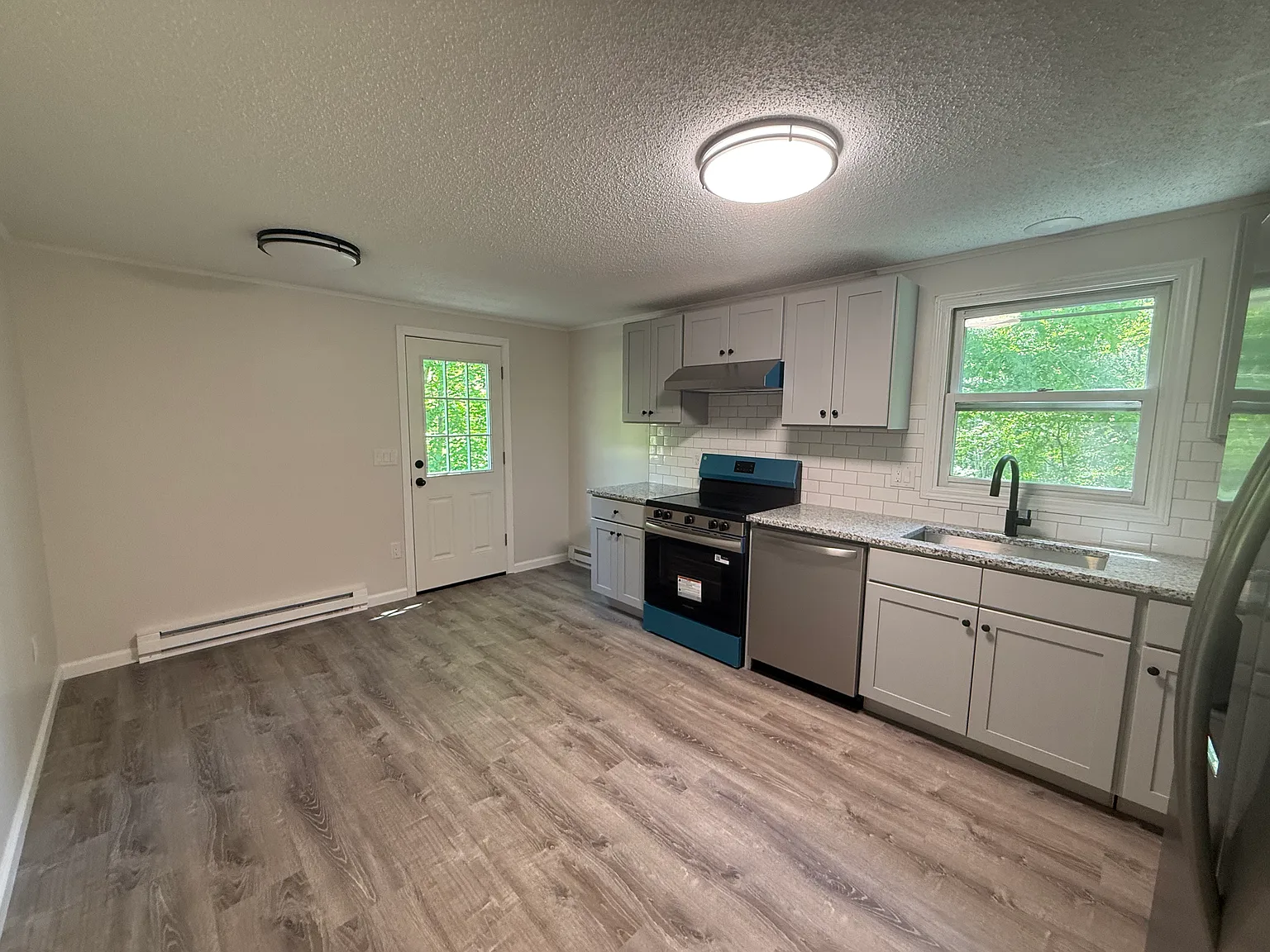3 bed, 1.5 bath, 1100 sqft, $3,500 — Photo 3