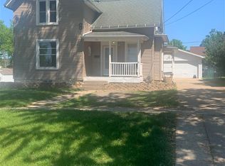 141 W Butler St, Manchester, IA 52057