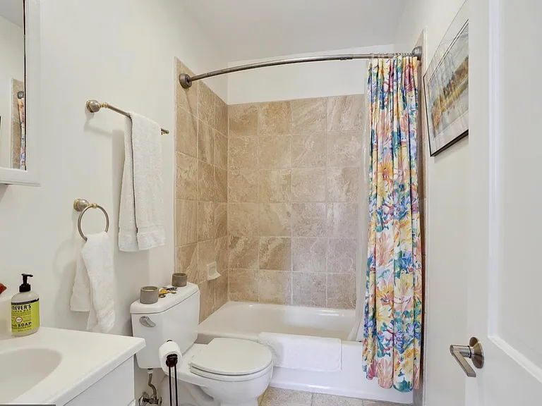 629 A St NE — Photo 17