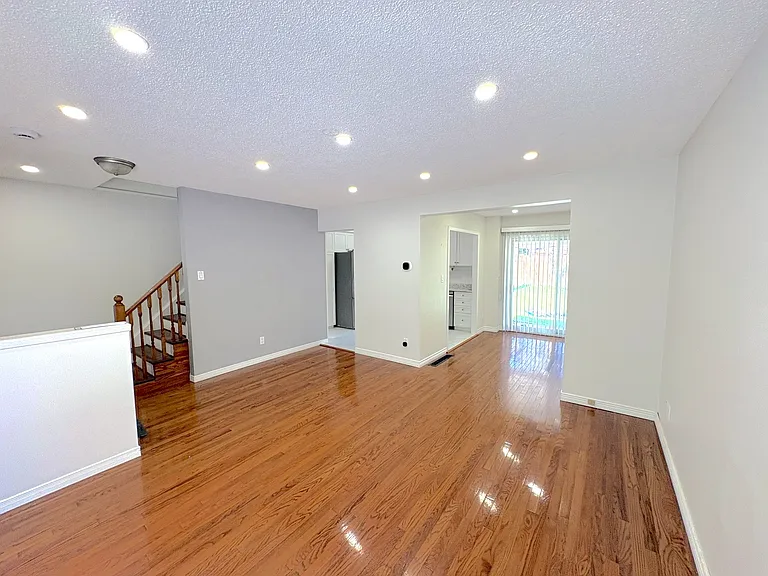 39 Elma St — Photo 7