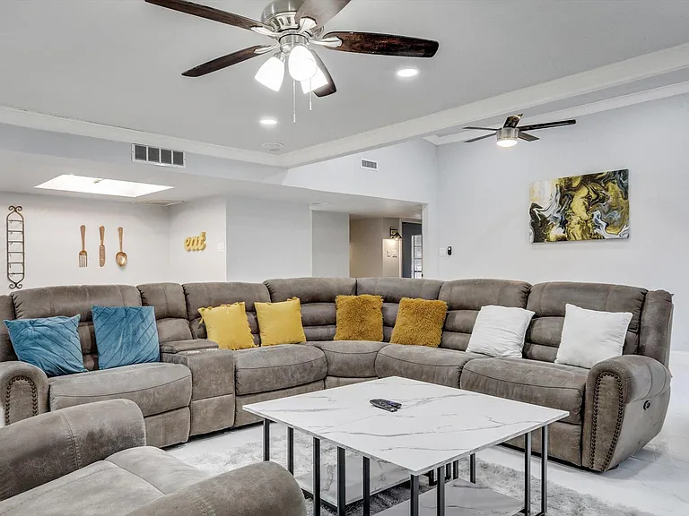 5048 Pemberton Ln — Photo 6