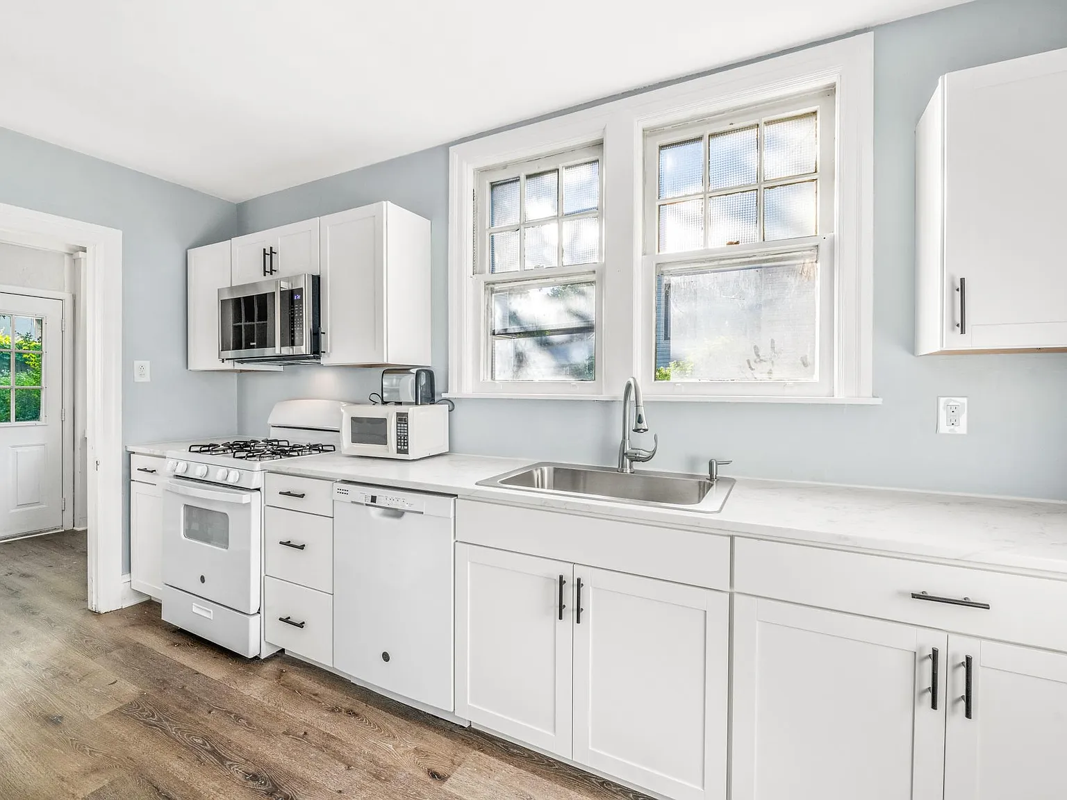4 bed, 1900 sqft, $3,500 — Photo 4