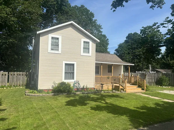 121 S Railroad St, Lawton, MI 49065