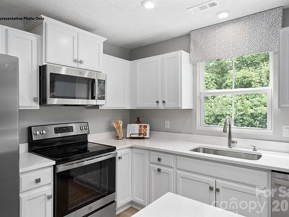 3rd image of 993 Pemberley St