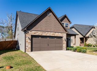 77 Halcyon Ct, Fletcher, NC 28732