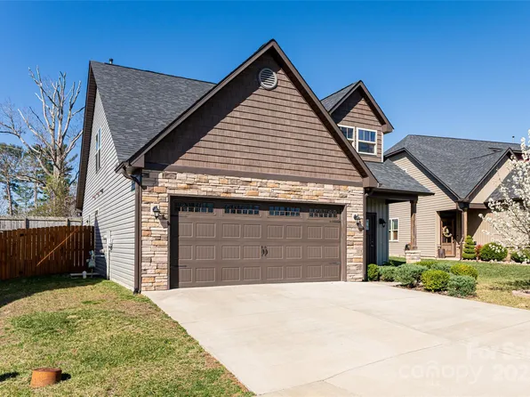 77 Halcyon Ct, Fletcher, NC 28732