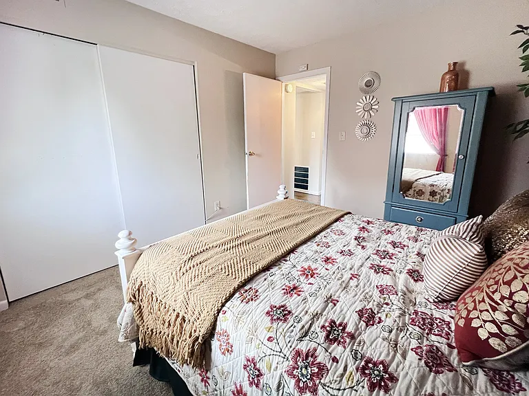 East Pointe Apartments — Photo 38