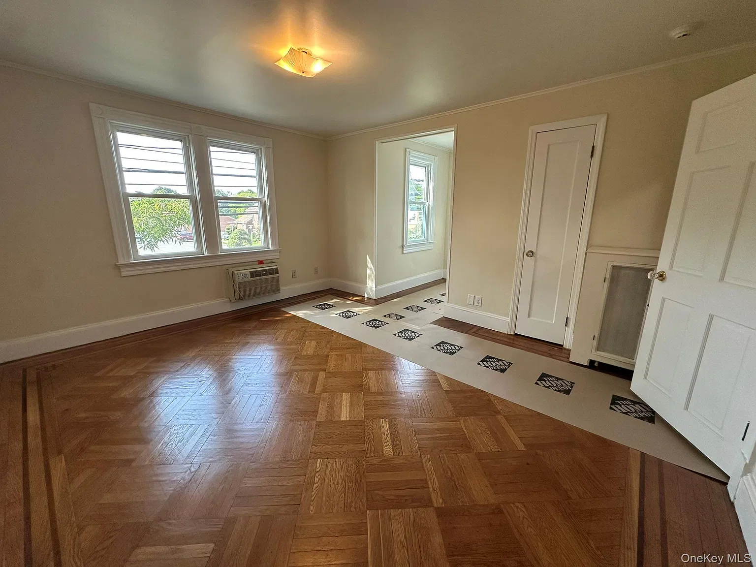 3 bed, 1.0 bath, 1100 sqft, $4,200 — Photo 4