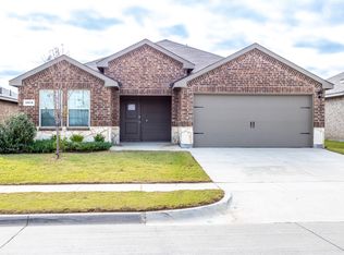 1872 Willow Creek Rd, Lancaster, TX 75146