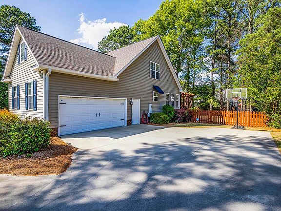 3rd image of 93 Falling Leaf Ln