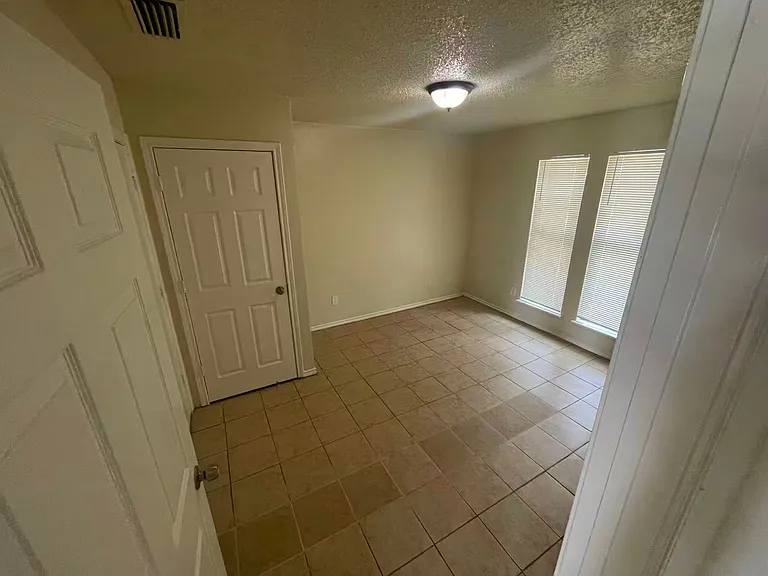 4520 Louisville Dr — Photo 6