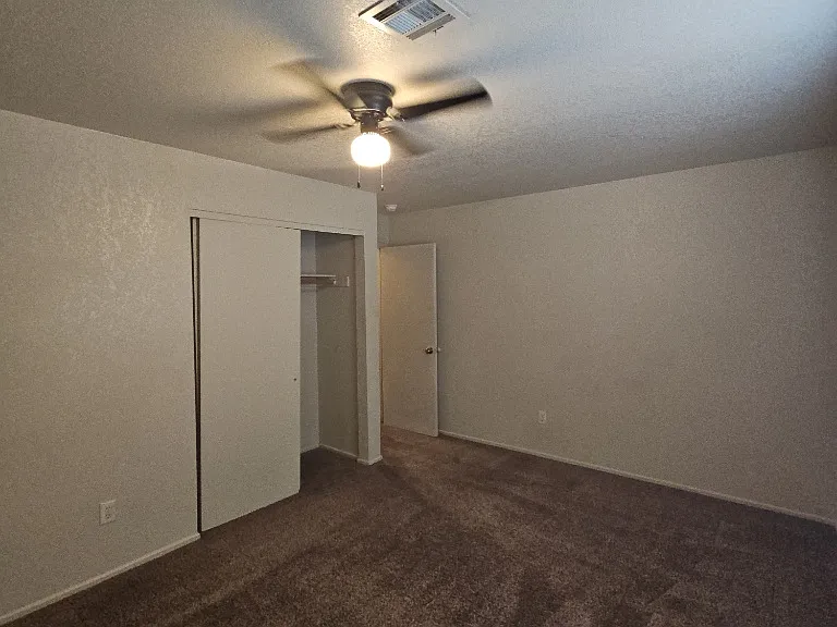 Middle bedroom