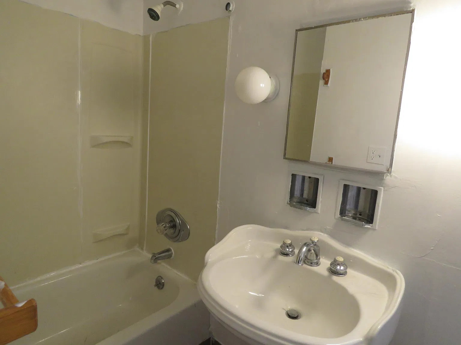 1831 Pierce Ave — Photo 2