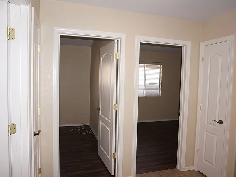 2201 S Saint Suzanne Dr — Photo 17