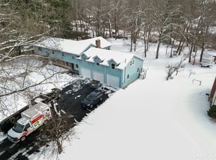 962 Shuttle Meadow Rd, Southington, CT 06489