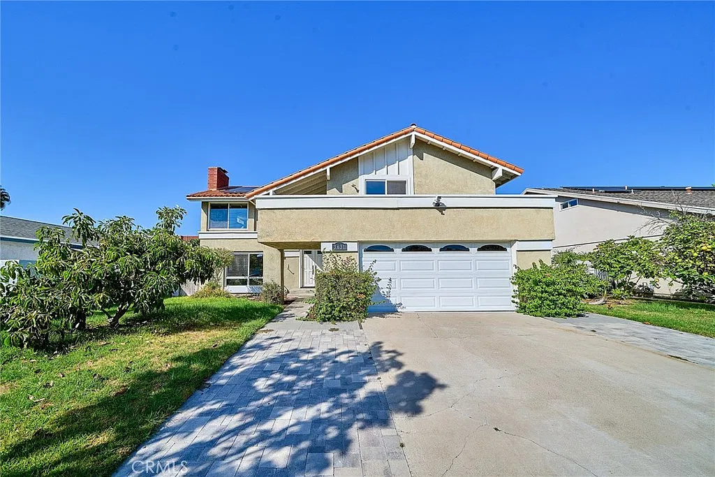 5 bed, 2.5 bath, 2400 sqft, $5,900 — Photo 2