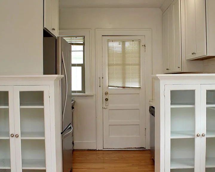 Gorgeous Remodeled Belmont 1 Bedroom with Garage! — Photo 9
