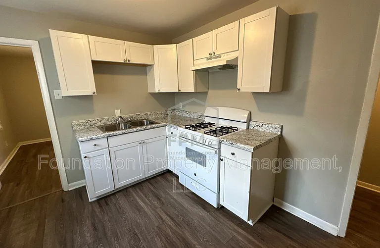 672 Carpenter St — Photo 4