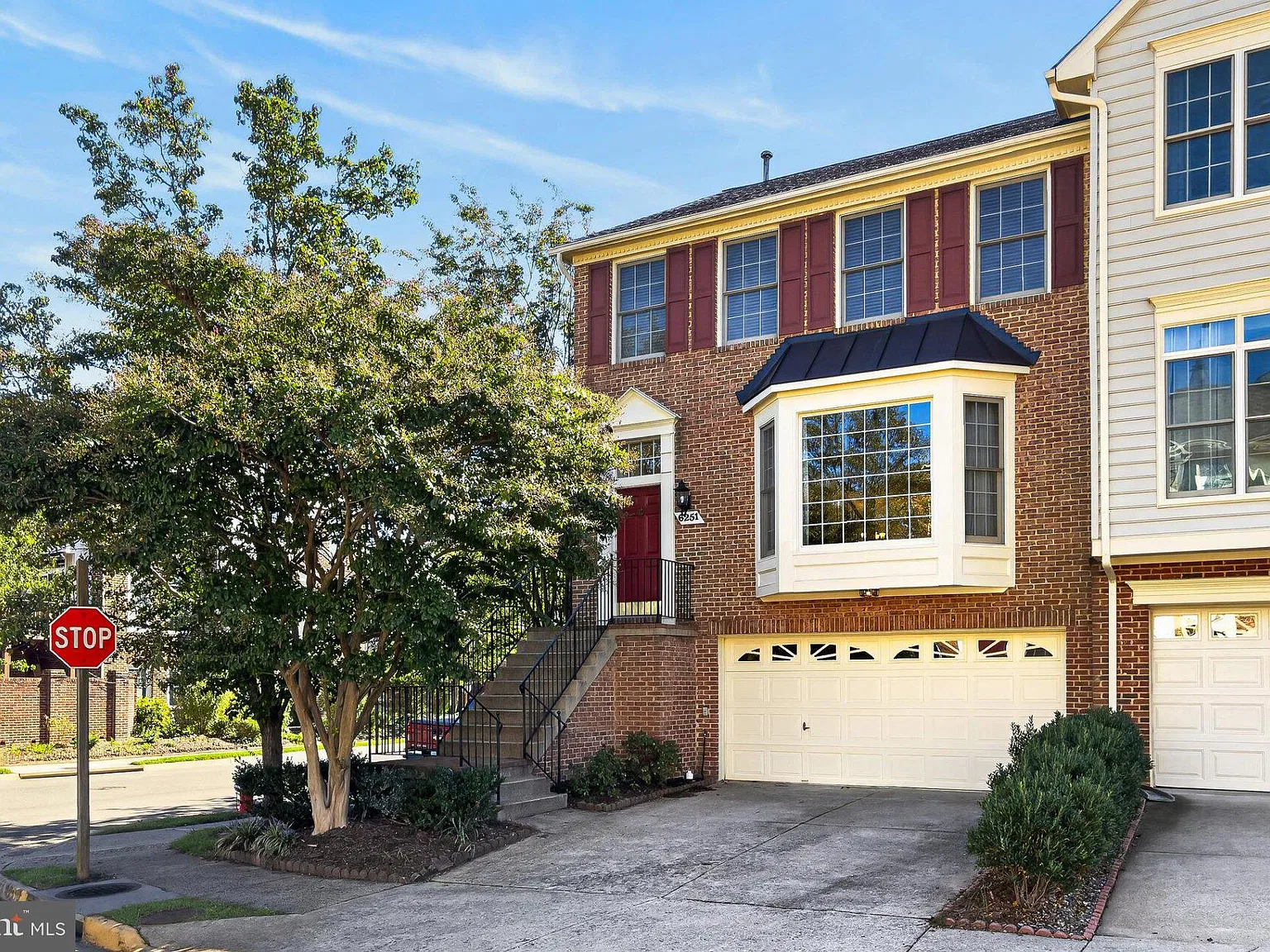 3 bed, 3.5 bath, 3151 sqft, $4,250 — Photo 2